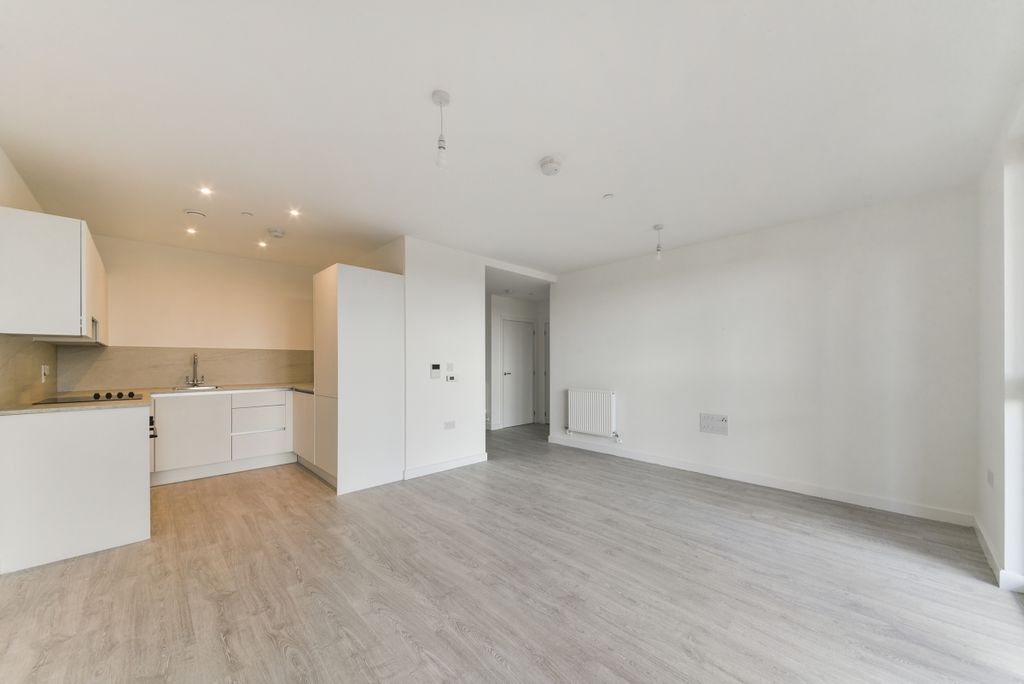 Property photo 3 of 8 Lounge