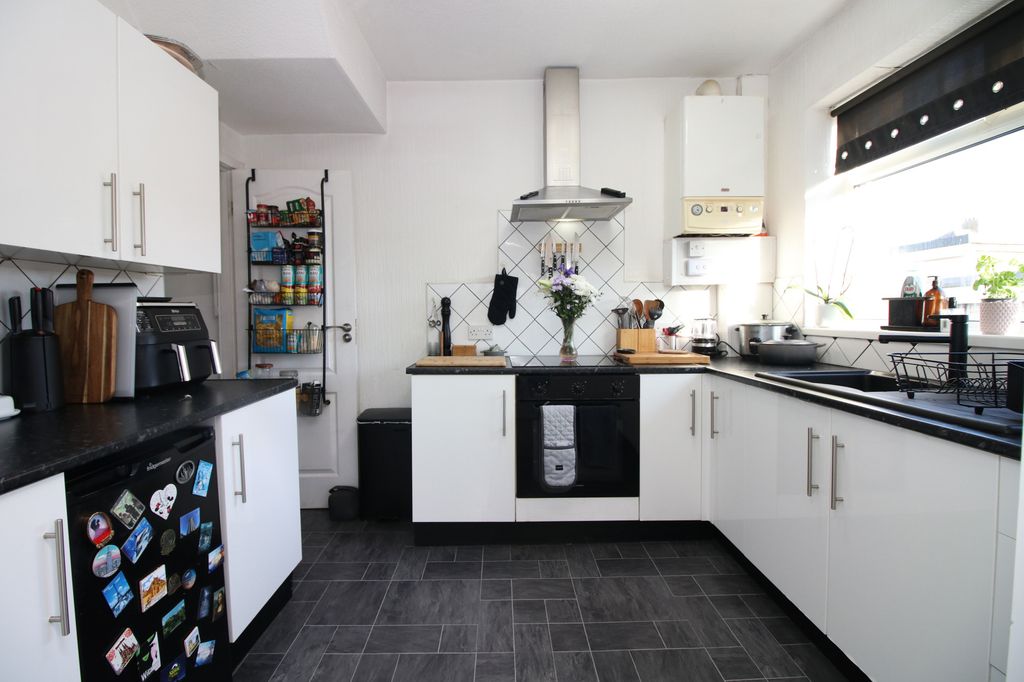 Property photo 2 of 26