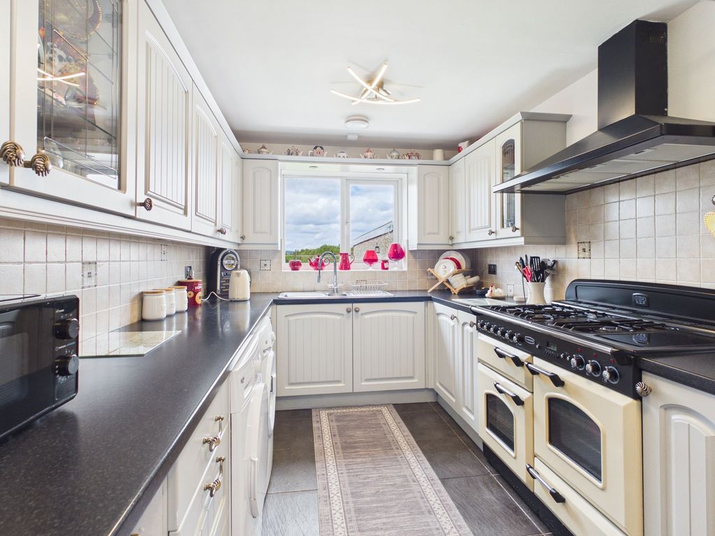 Property photo 3 of 19 Kitchen