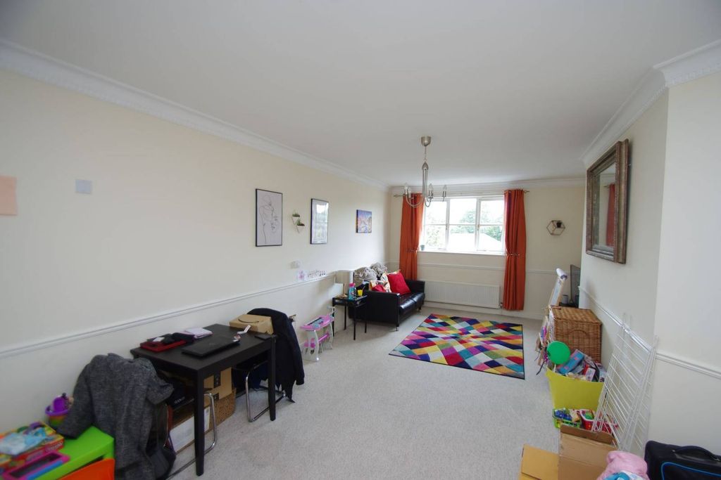 Property photo 2 of 8