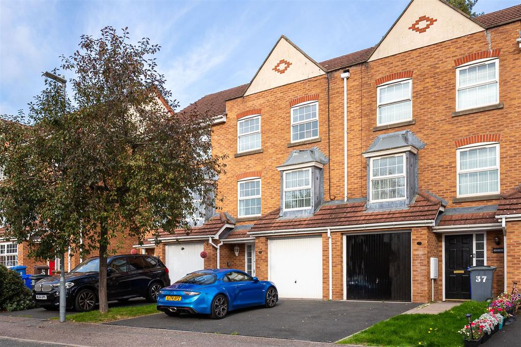 Property photo 1 of 13 35 Bullrushes Close-13.Jpg