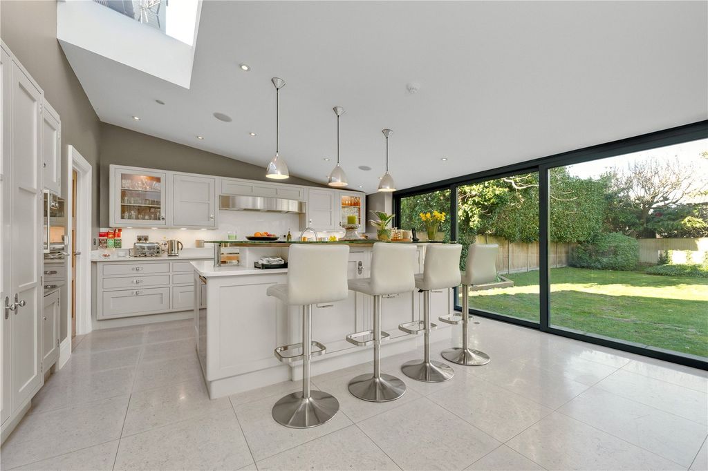 Property photo 3 of 21 Kitchen