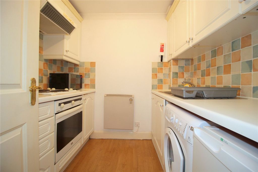 Property photo 3 of 6 Kitchen