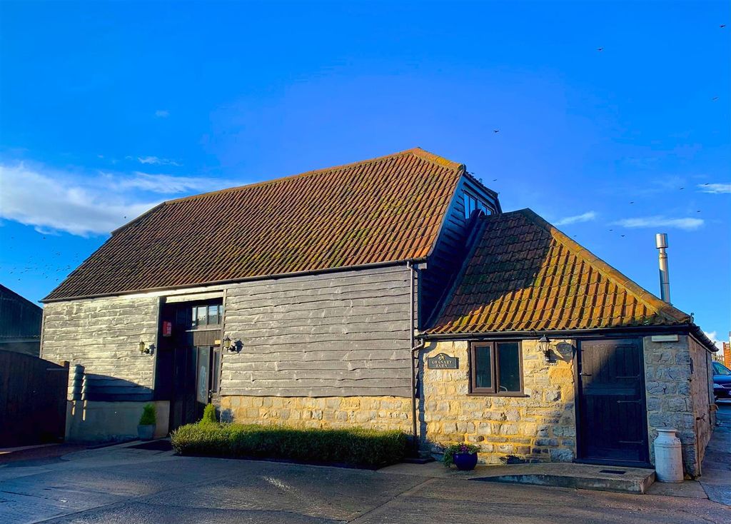 Property photo 1 of 33 Barn18.Jpg