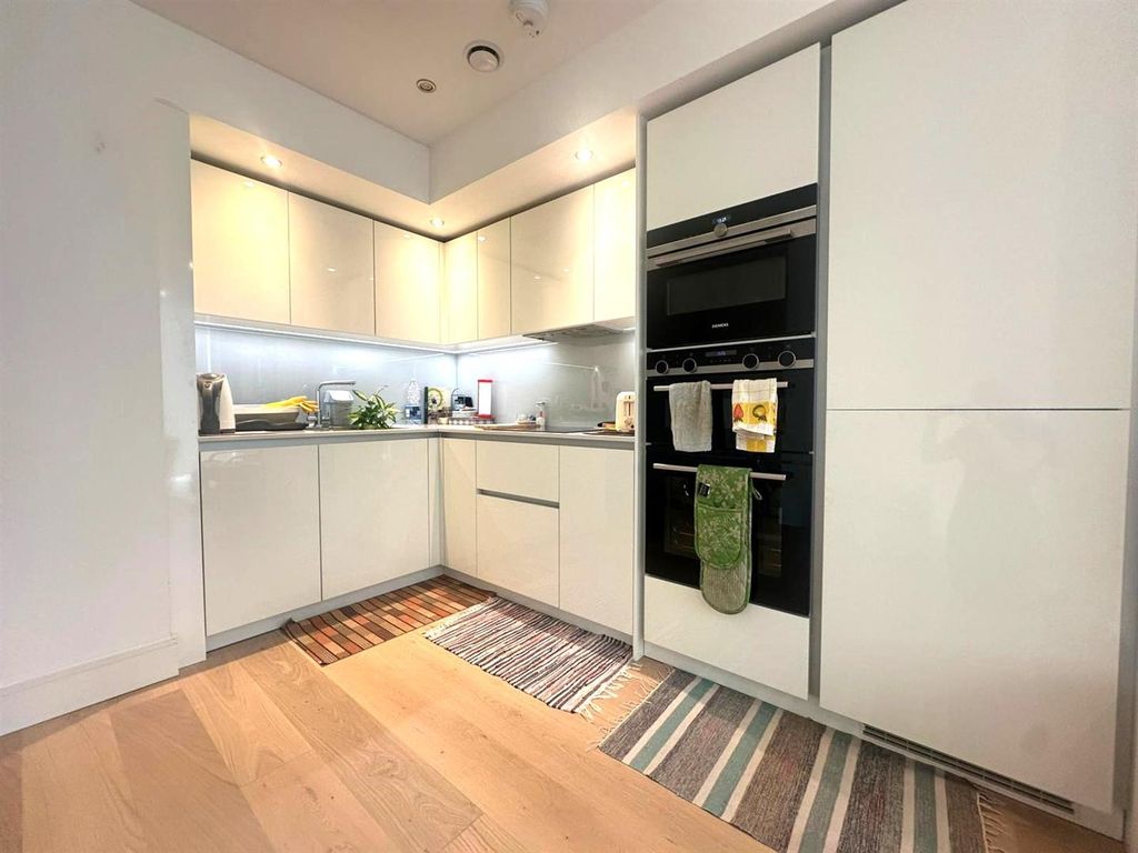 Property photo 2 of 11 Kitchen