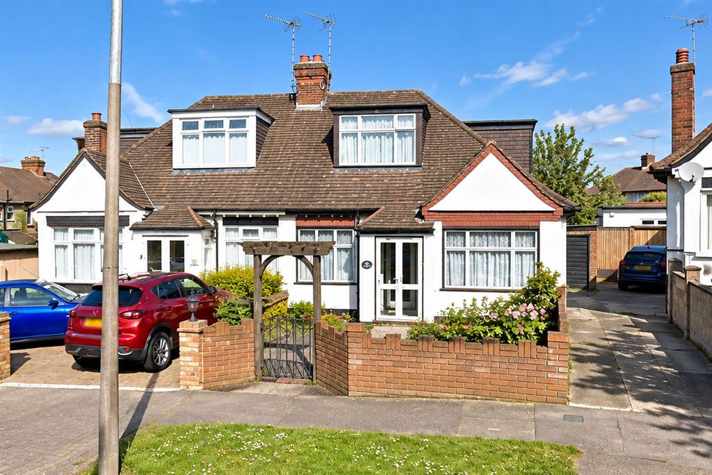 Property photo 1 of 17 3 Cherry Down.Jpg
