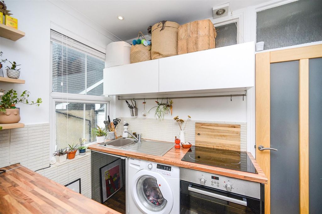 Property photo 2 of 12 Crh10695713.Jpg