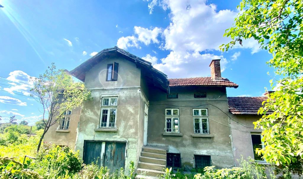 Property photo 1 of 5