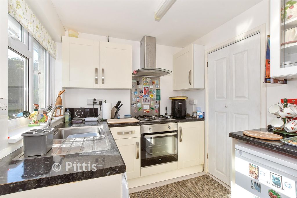 Property photo 2 of 11 Kitchen