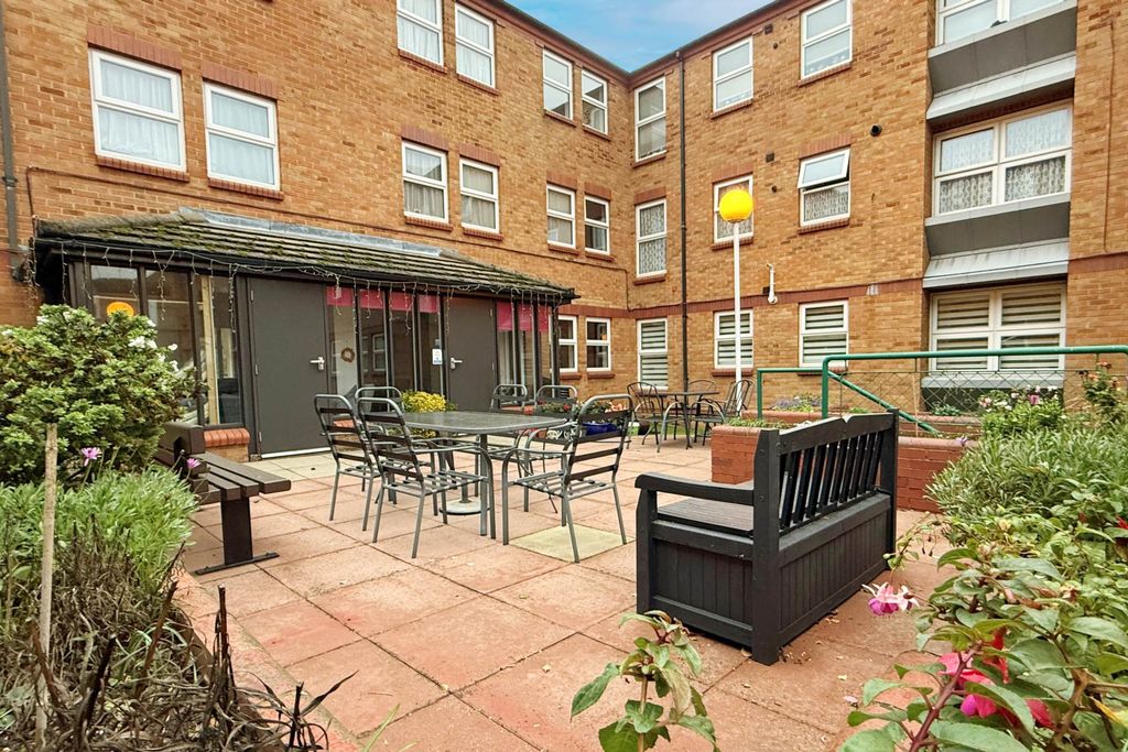 Property photo 2 of 20