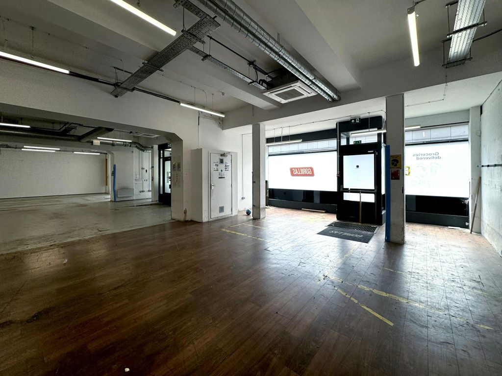 Property photo 2 of 8 140 Finchley.Jpg