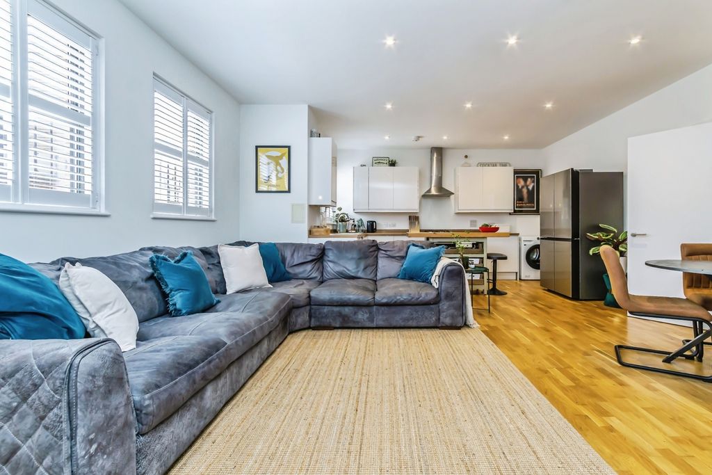 Property photo 2 of 17 Pbox-Img.Jpg