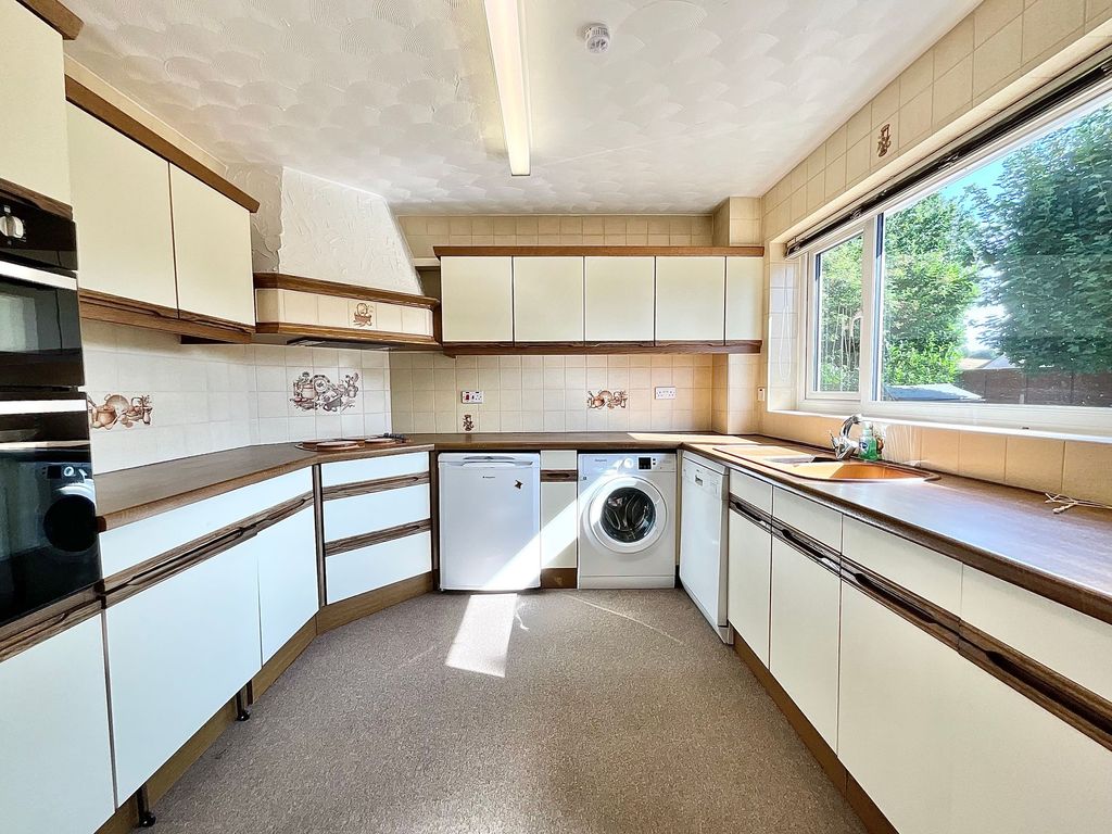 Property photo 3 of 34