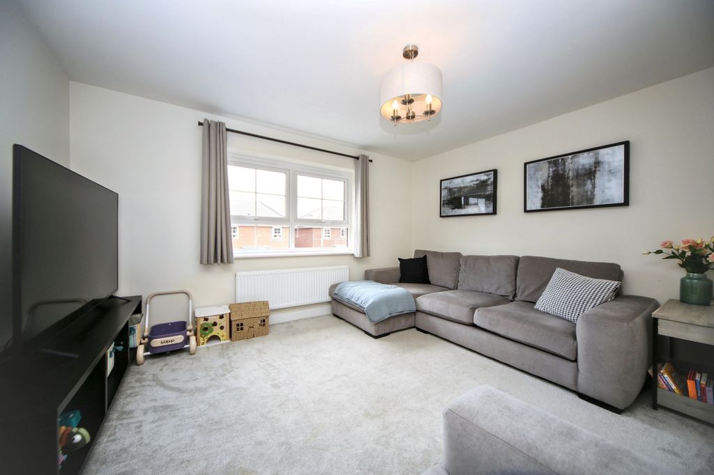 Property photo 2 of 21