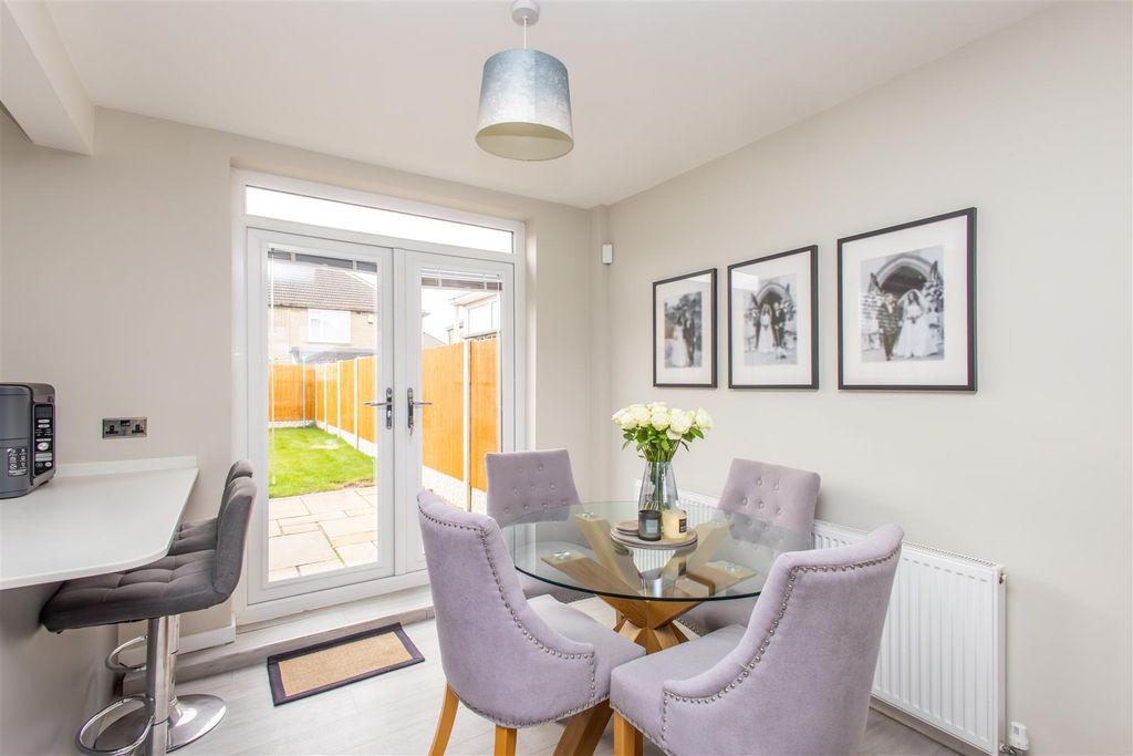 Property photo 3 of 15 Kitchen/Dining Room