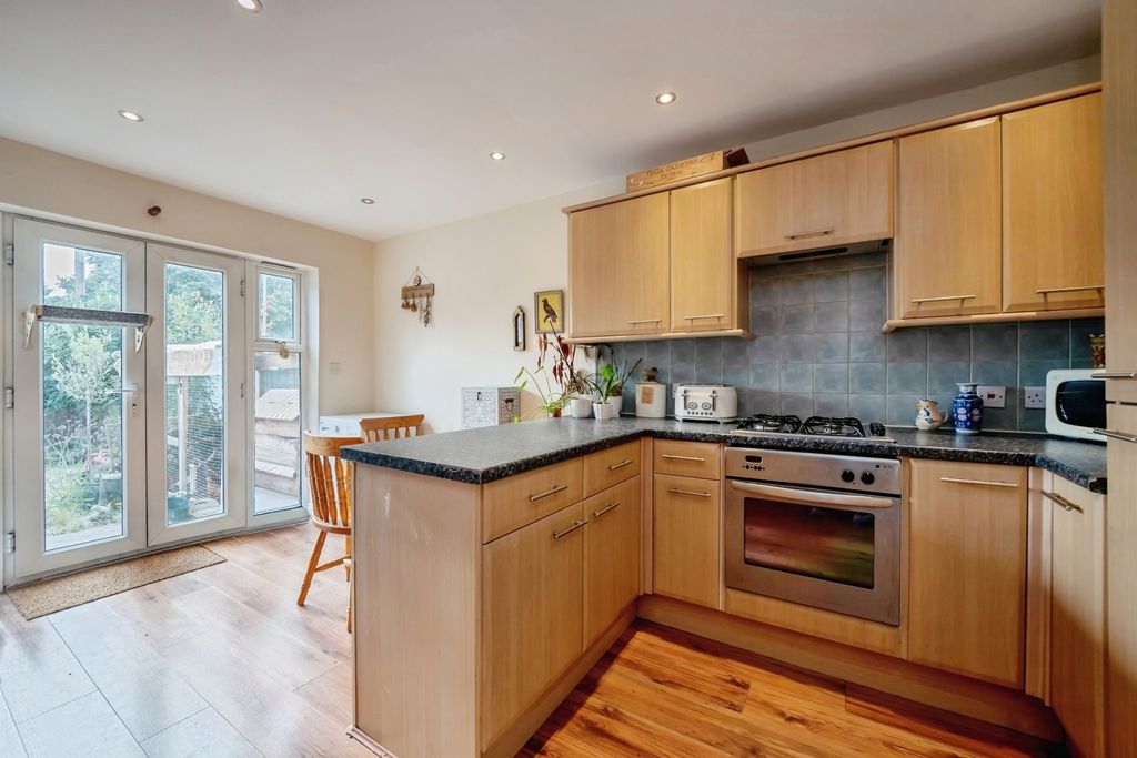 Property photo 3 of 12 Kitchen