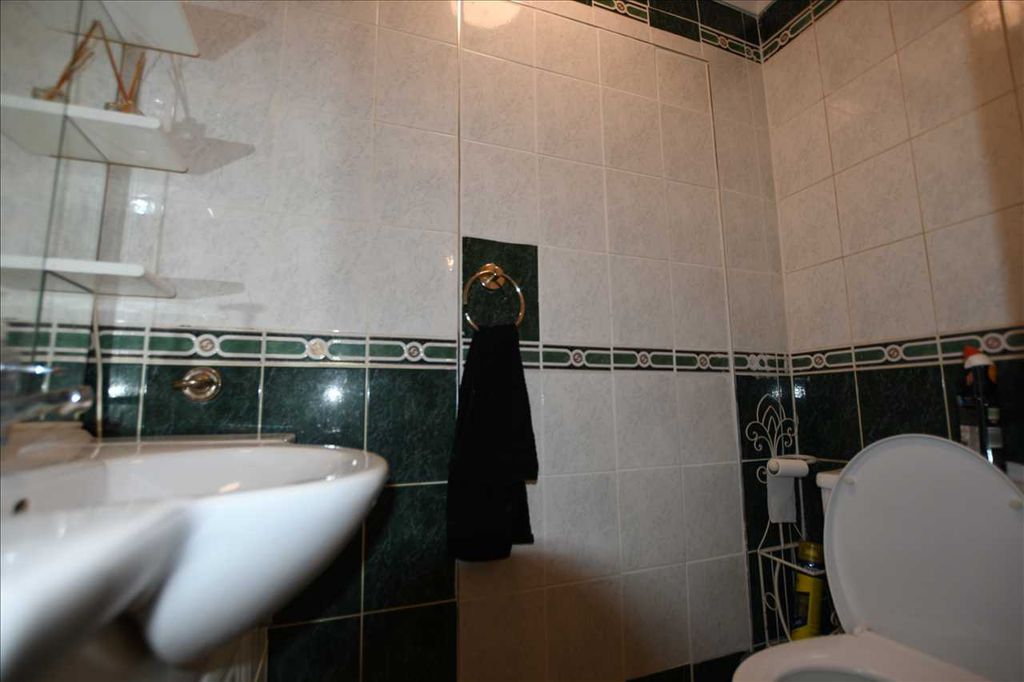Property photo 2 of 20 Toliet