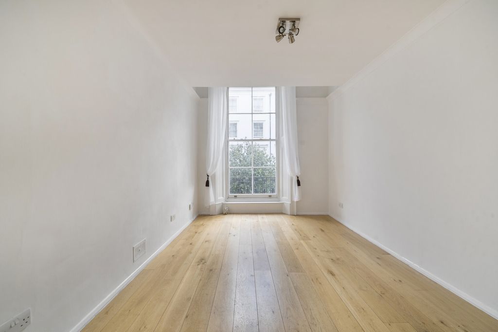 Property photo 2 of 9 Internal