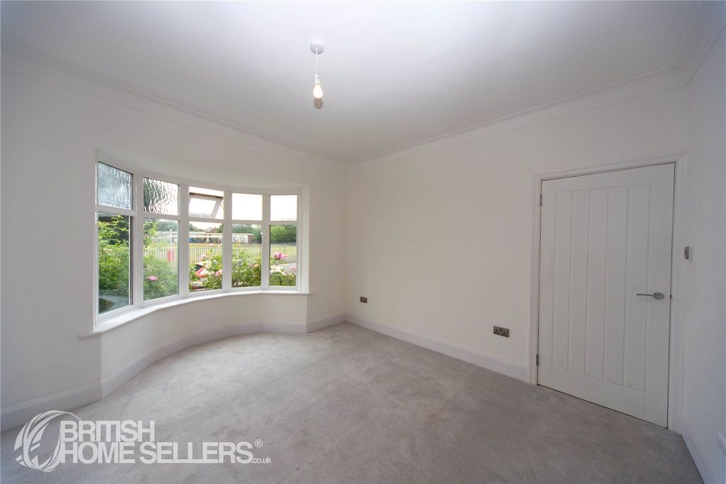 Property photo 2 of 14 Picture No. 11
