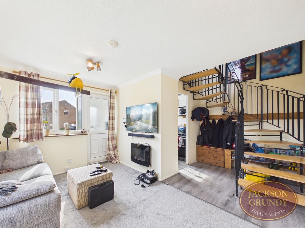 Property photo 3 of 10 Manorfield Close