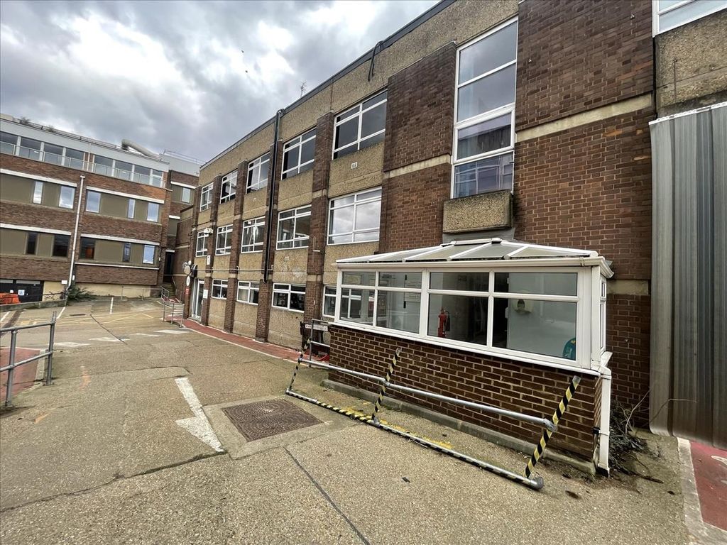 Property photo 1 of 8