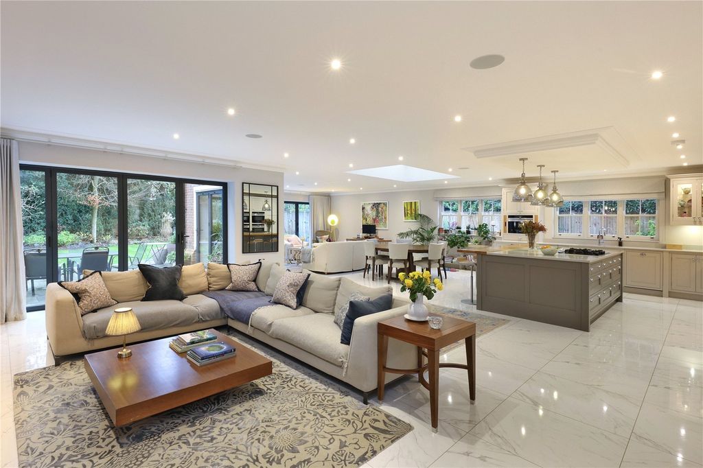 Property photo 2 of 16 Family Room