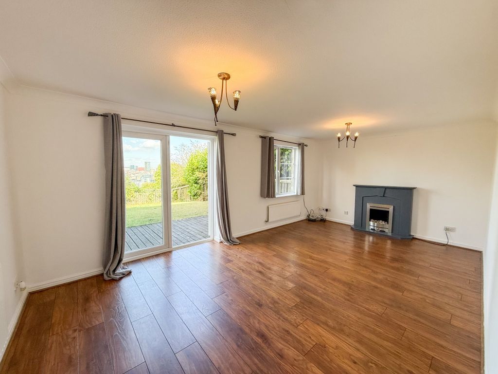 Property photo 2 of 17 Lounge