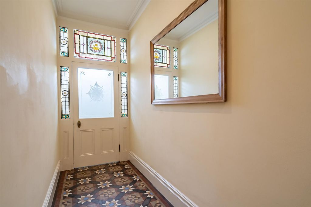 Property photo 2 of 11 Hallway 1
