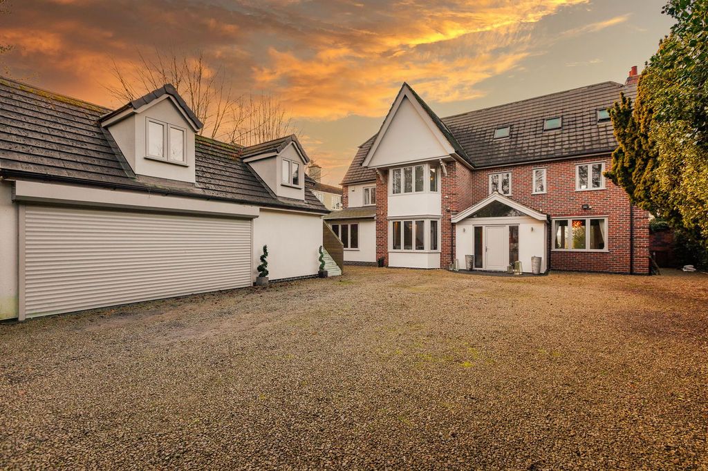 Property photo 1 of 33