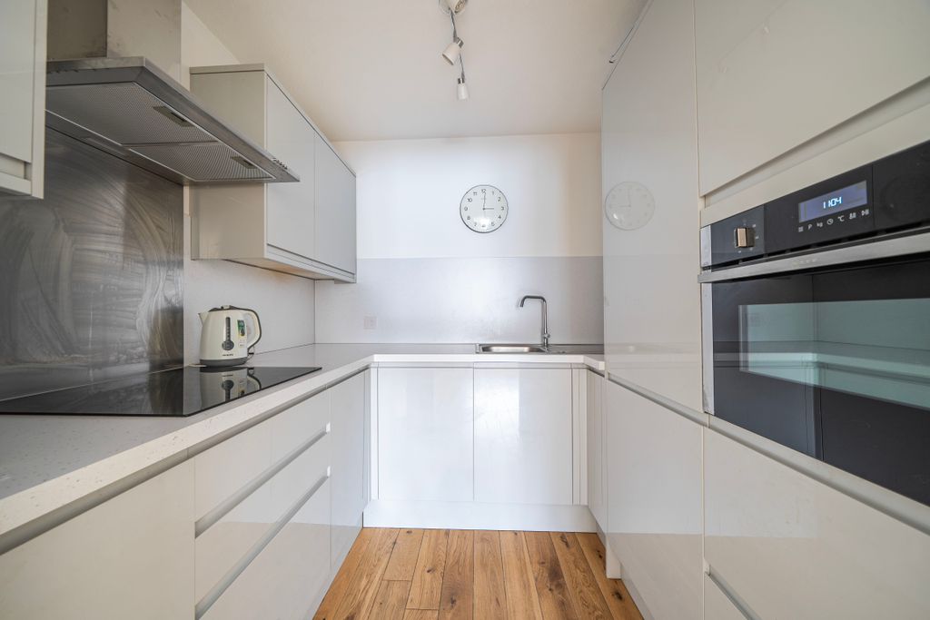 Property photo 3 of 18 Kitchen
