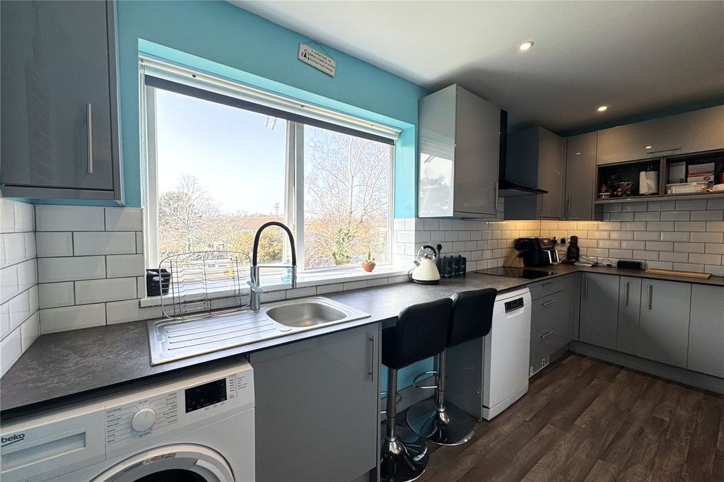 Property photo 2 of 14 Picture No. 17