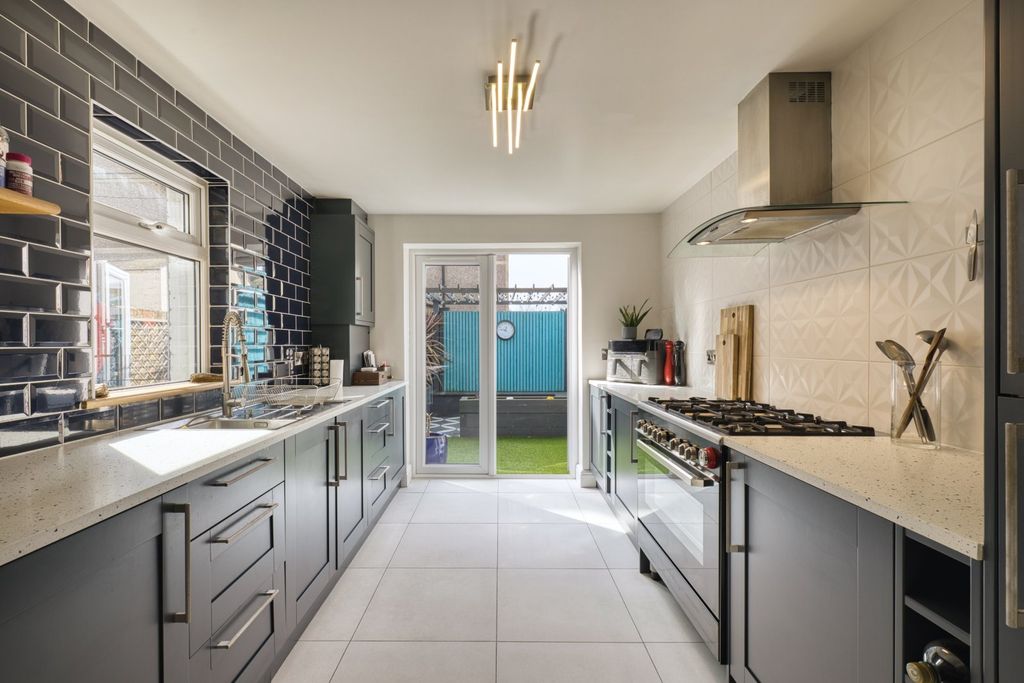 Property photo 3 of 17 Picture 3