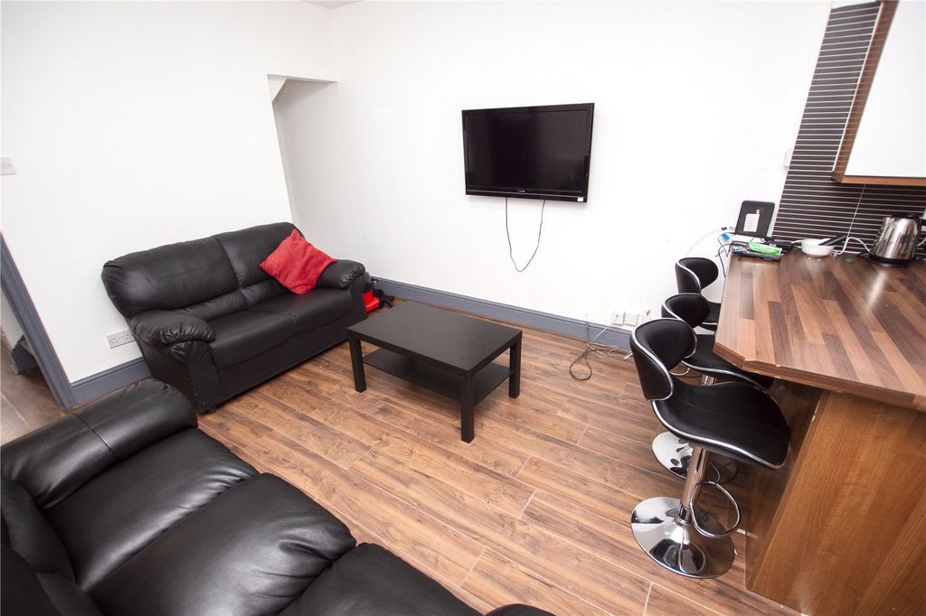 Property photo 2 of 17 Picture No. 21