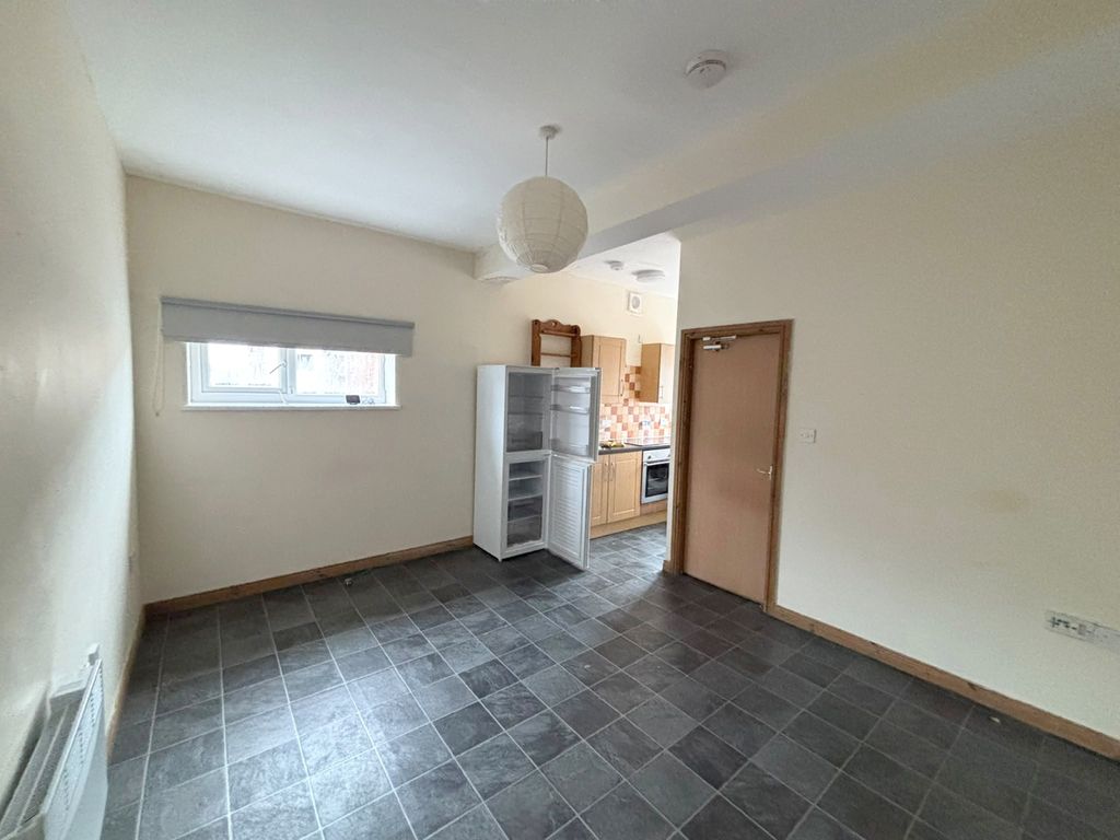 Property photo 1 of 7 1 Bedroom Upstairs Flat For Rent