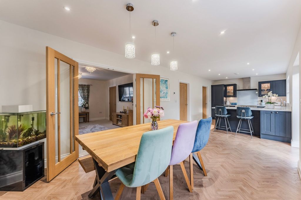 Property photo 3 of 36