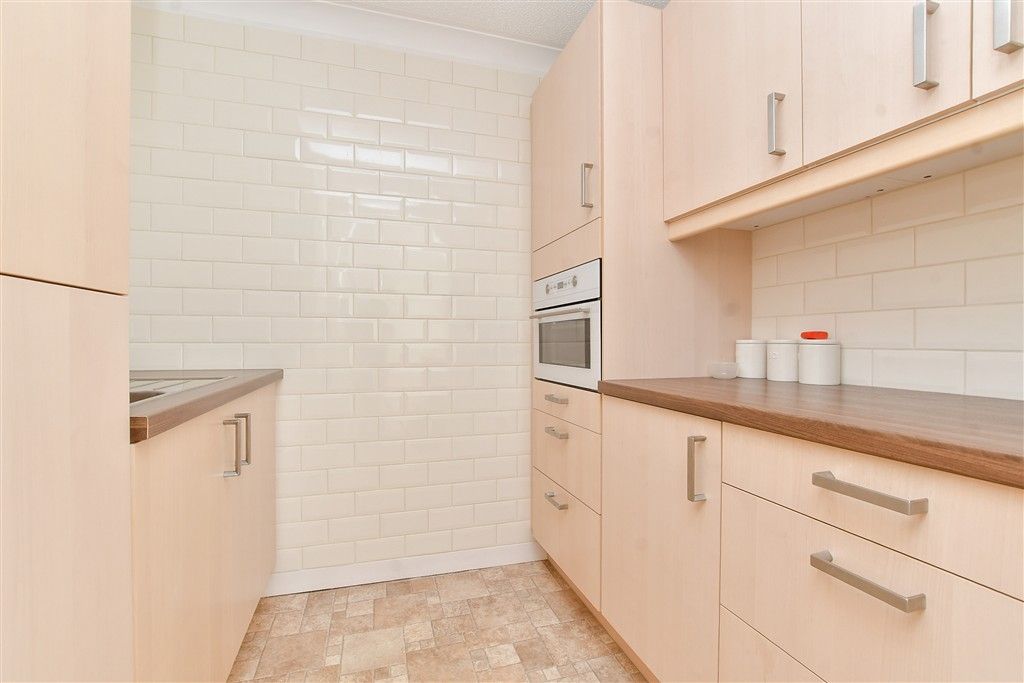 Property photo 2 of 11 Kitchen