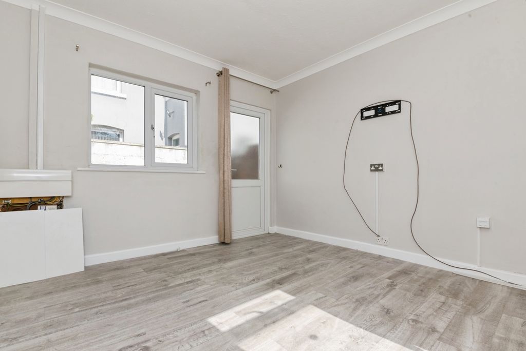 Property photo 3 of 11 Living Room