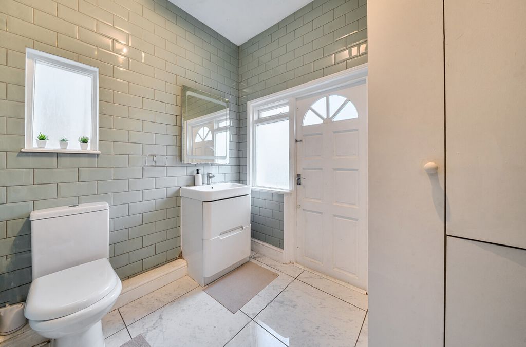 Property photo 3 of 12 1419451-9-699F2E9...