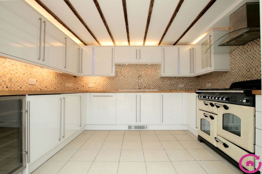 Property photo 2 of 12 Photo 1