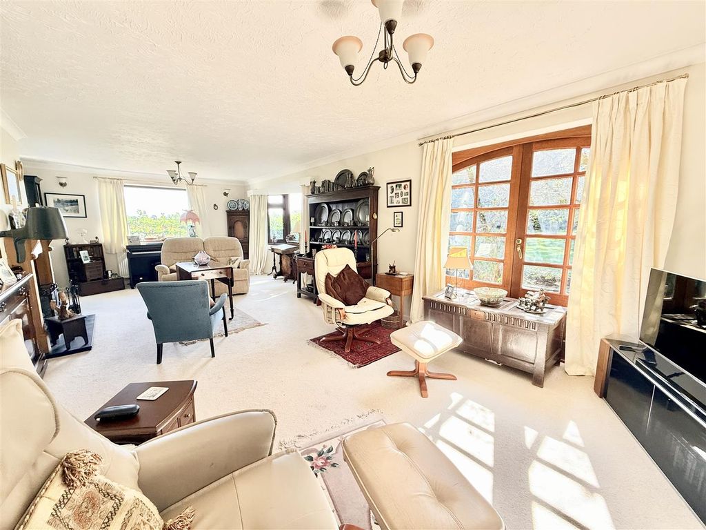 Property photo 3 of 23