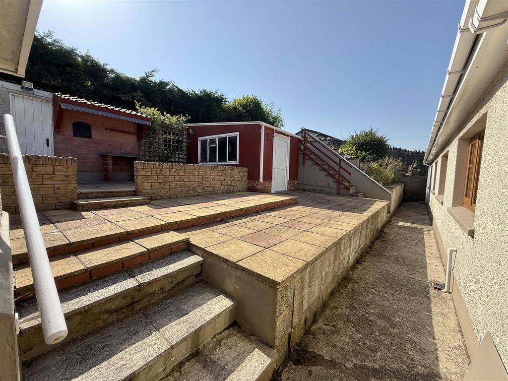 Property photo 3 of 28 Terraced Garden