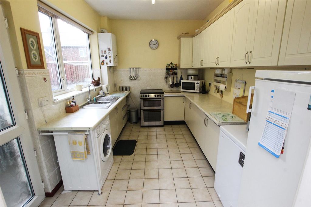 Property photo 3 of 13 Large Kitchen