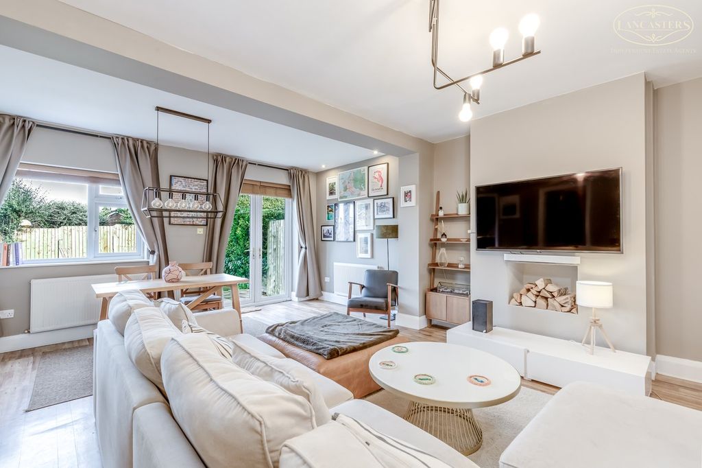 Property photo 3 of 32 Reception Room 1