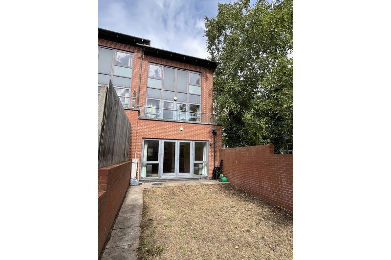 Property photo 2 of 27