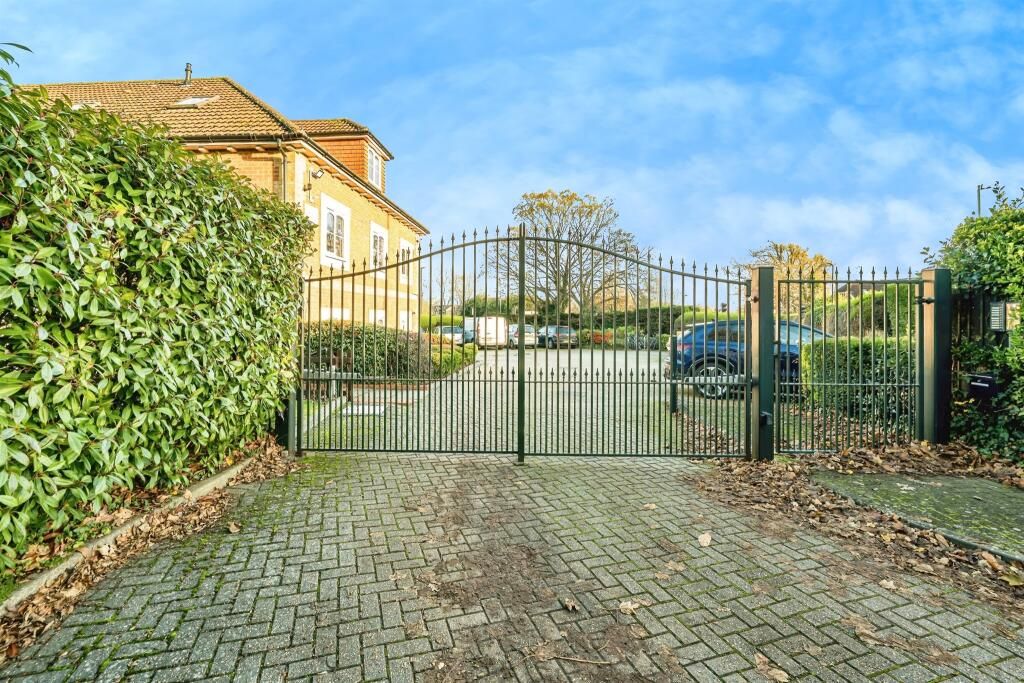 Property photo 2 of 10