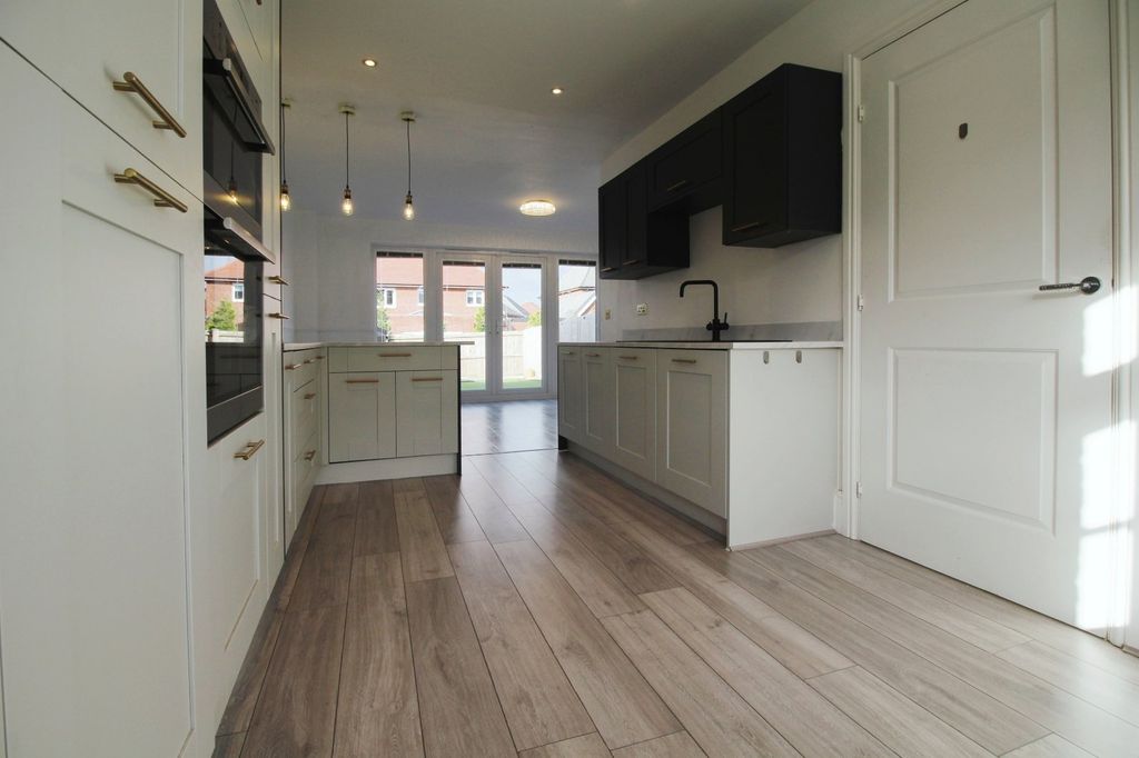 Property photo 3 of 19 Picture No. 11