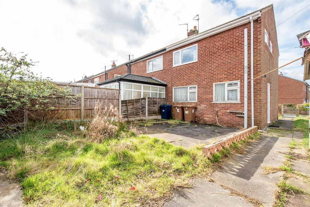 Property photo 2 of 19 Garden