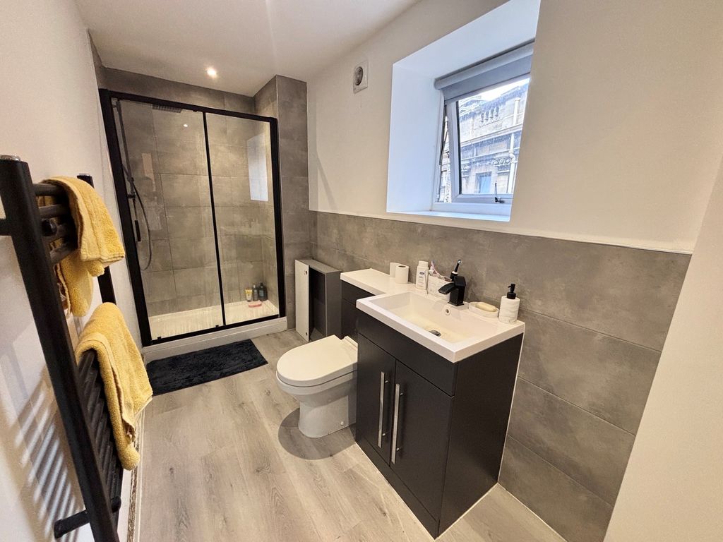 Property photo 3 of 6 Bathroom
