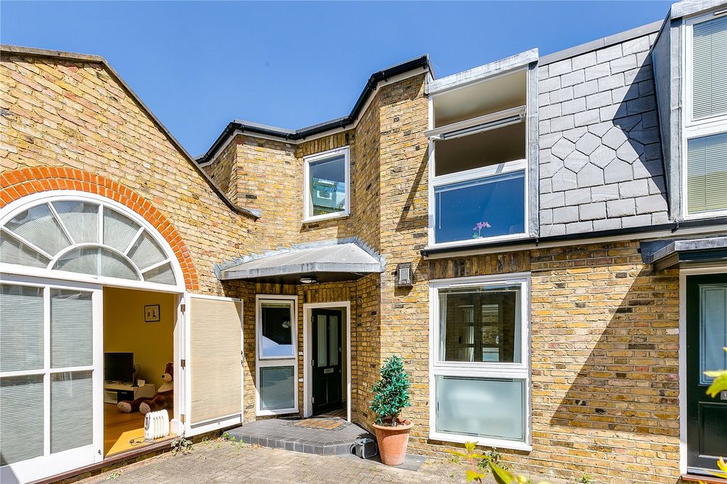 Property photo 1 of 8 External