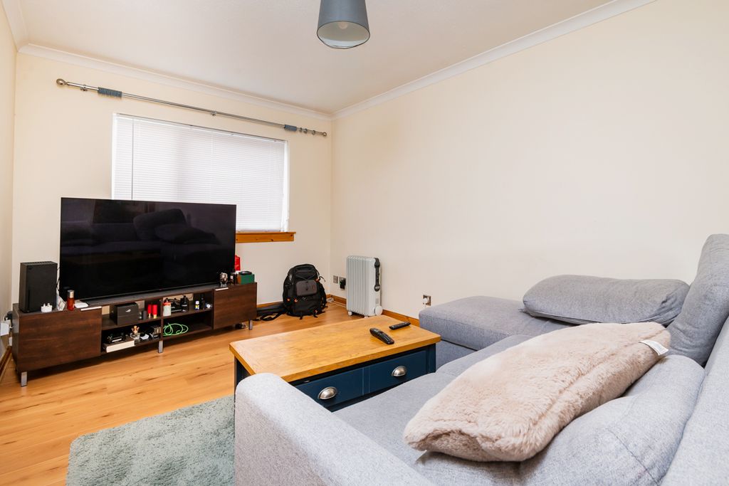Property photo 2 of 17 Lounge
